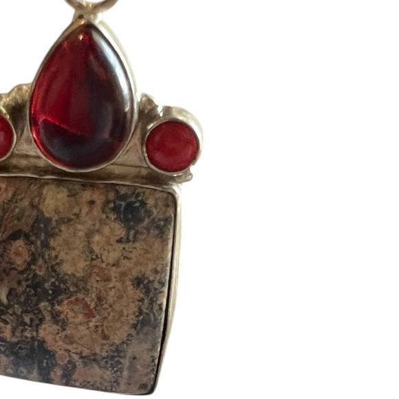 Stunning Sterling silver pendent with natural garnet coral stones - Picture 2 of 5